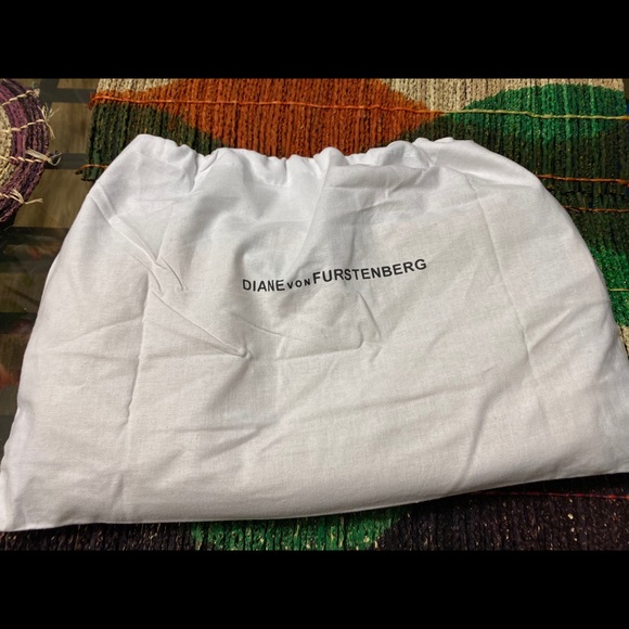 🆕 Diane von Furstenberg Harper Envelope purse - Picture 3 of 12